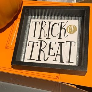 HALLOWEEN DECOR trick or treat sign 💀🍬